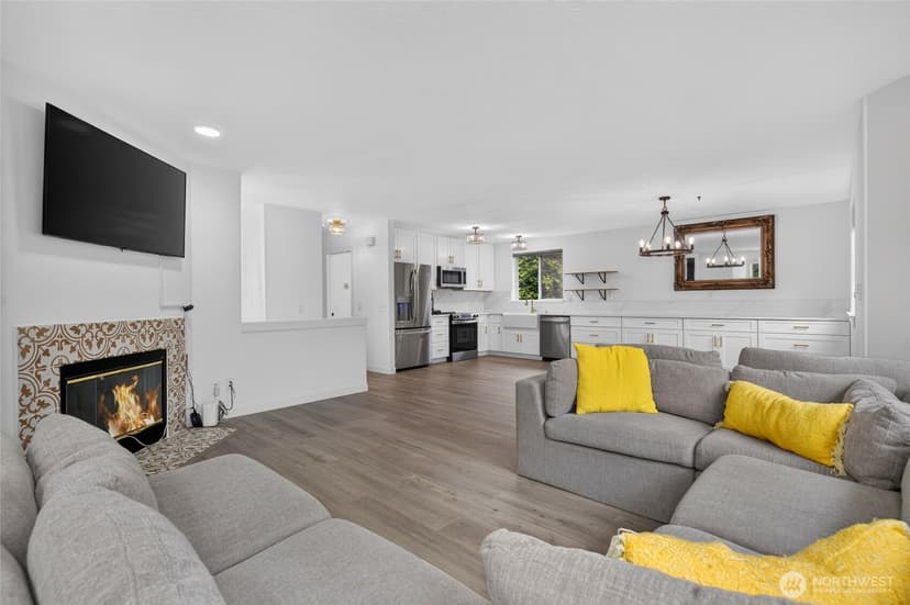 Property photo for 12730 15th Avenue NE, Seattle photo 9