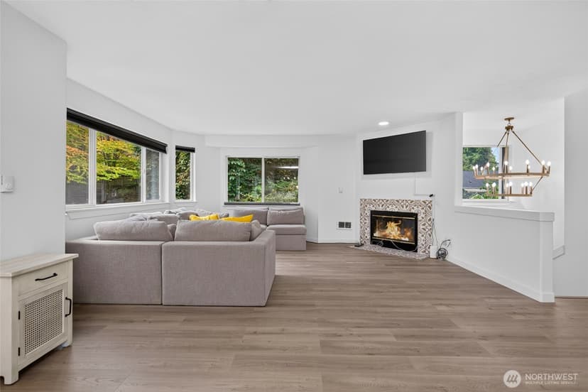 Property photo for 12730 15th Avenue NE, Seattle photo 6
