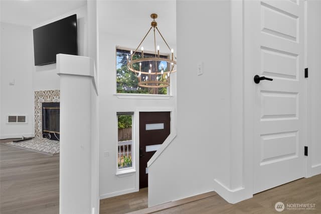 Property photo for 12730 15th Avenue NE, Seattle photo 5