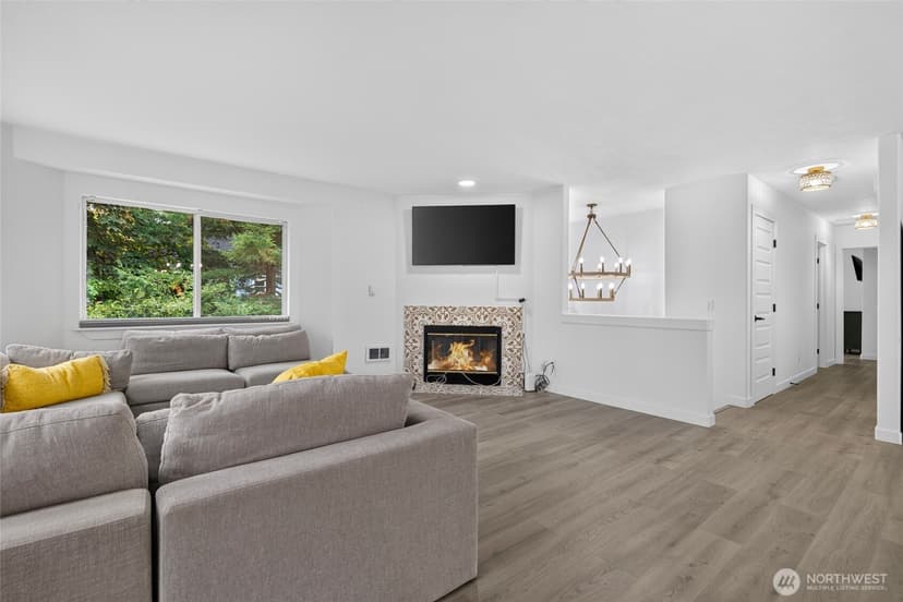 Property photo for 12730 15th Avenue NE, Seattle photo 8