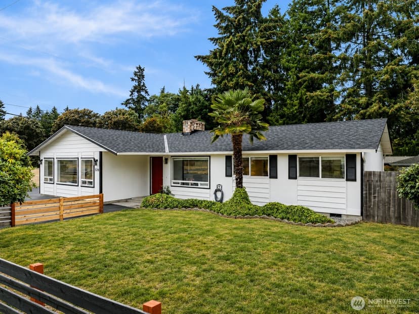 Property photo for 528 SW 118th Street, Seattle