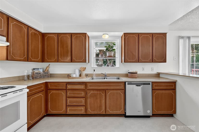 Property photo for 528 SW 118th Street, Seattle photo 11