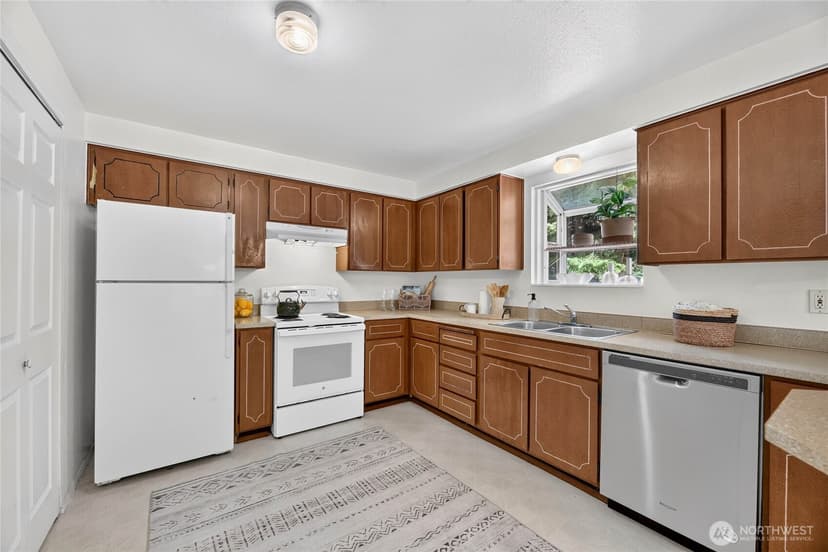 Property photo for 528 SW 118th Street, Seattle photo 10
