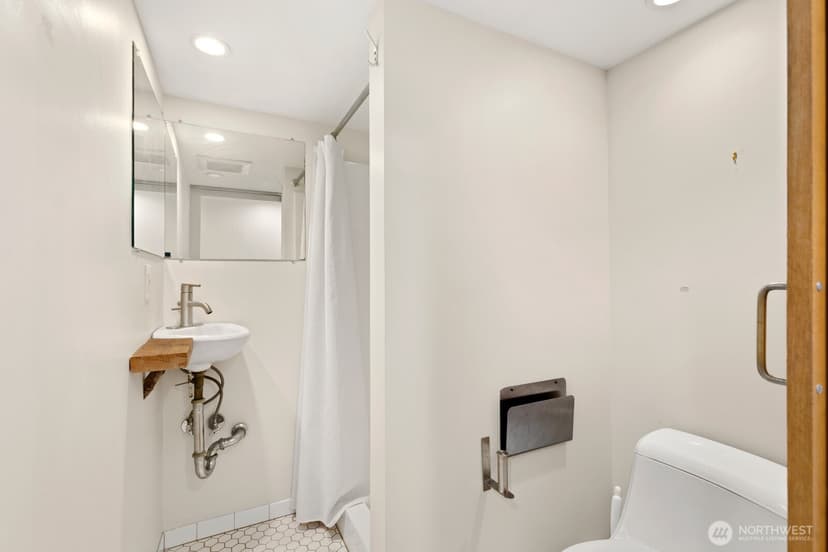 Property photo for 112 18th Avenue, Seattle photo 16