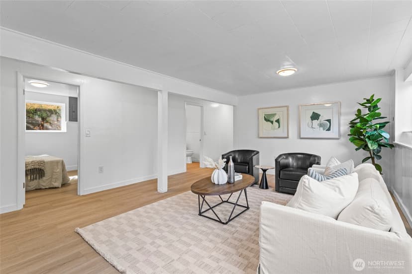 Property photo for 10017 12th Avenue NE, Seattle photo 12