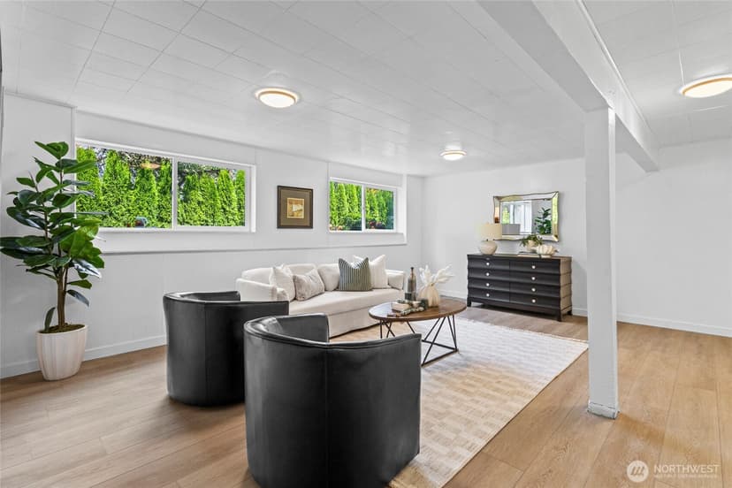 Property photo for 10017 12th Avenue NE, Seattle photo 11