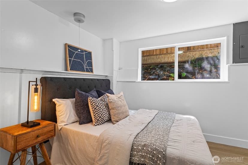 Property photo for 10017 12th Avenue NE, Seattle photo 13