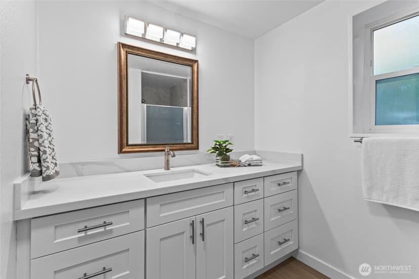 Property photo for 10017 12th Avenue NE, Seattle photo 15
