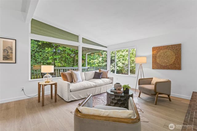 Property photo for 10017 12th Avenue NE, Seattle photo 5