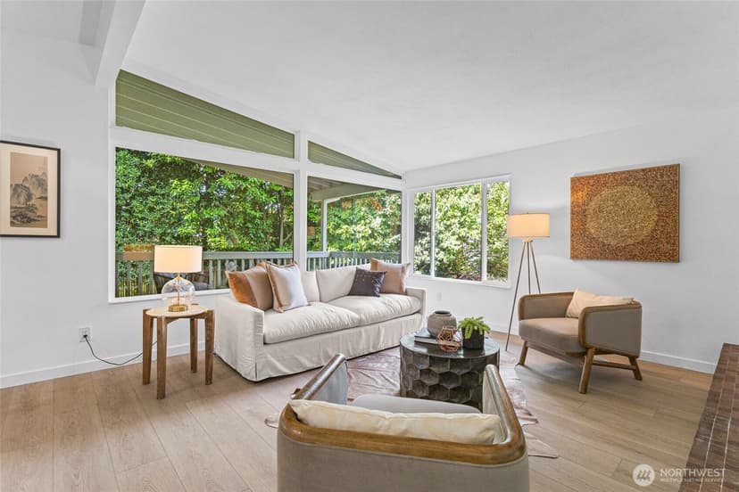 Property photo for 10017 12th Avenue NE, Seattle photo 5
