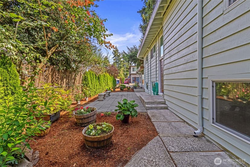 Property photo for 10017 12th Avenue NE, Seattle photo 22