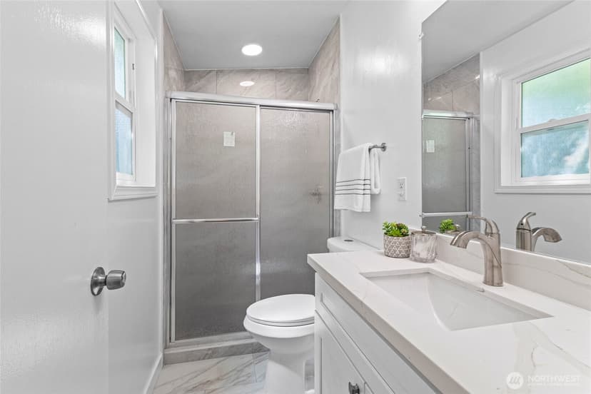 Property photo for 10017 12th Avenue NE, Seattle photo 9
