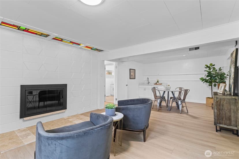 Property photo for 10017 12th Avenue NE, Seattle photo 18