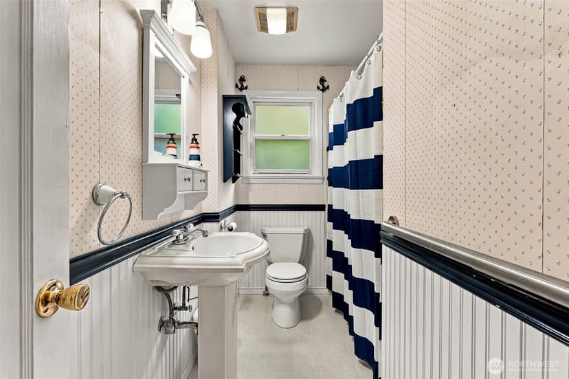 Property photo for 10454 2nd Avenue S, Seattle photo 14