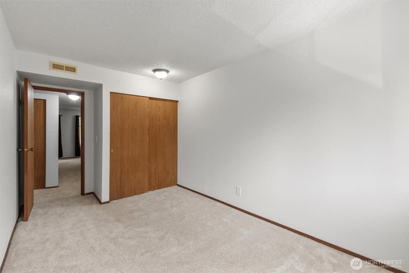 Property photo for 16200 NE 12th Court #D59, Bellevue photo 25
