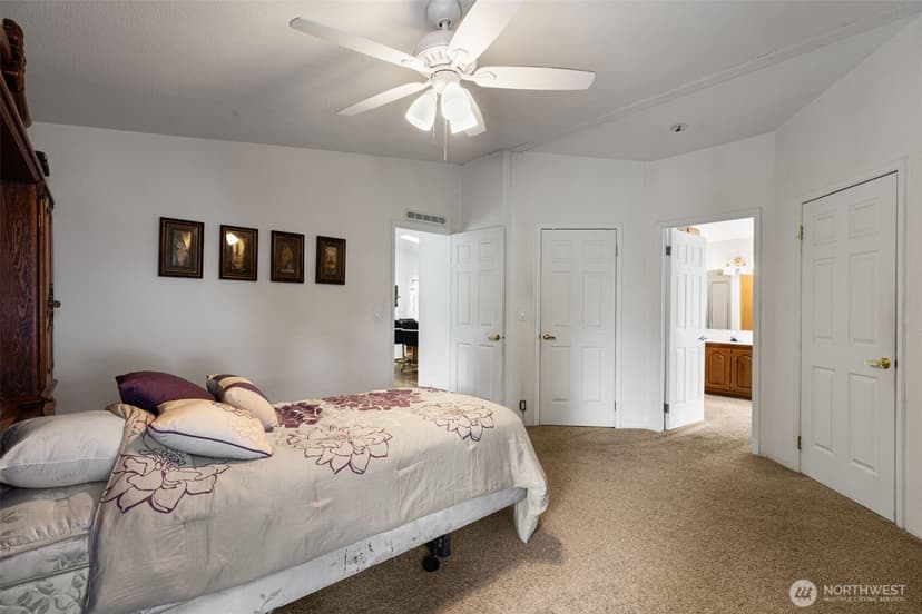 Property photo for 11921 SE 268th Street, Kent photo 20