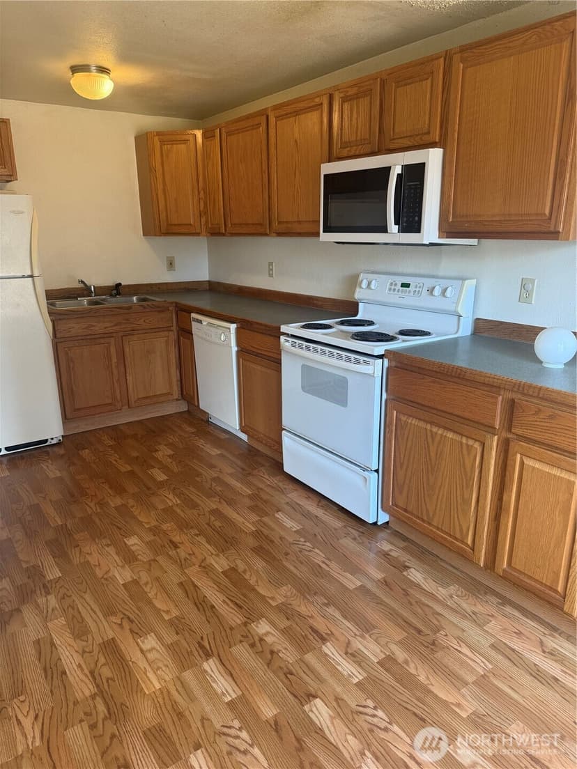 Property photo for 10427 13th Avenue Ct S, Tacoma photo 19