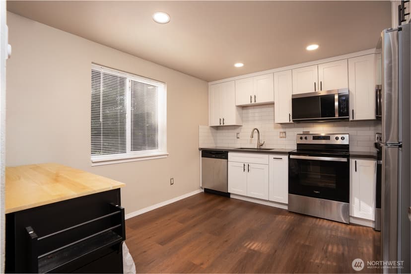 Property photo for 10214 13th Avenue Ct E #E, Tacoma photo 11