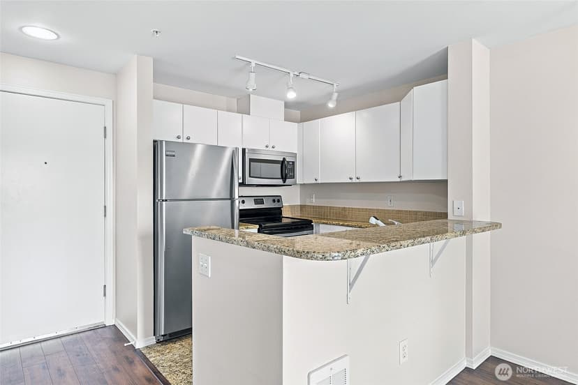 Property photo for 323 Queen Anne Avenue N #510, Seattle photo 13