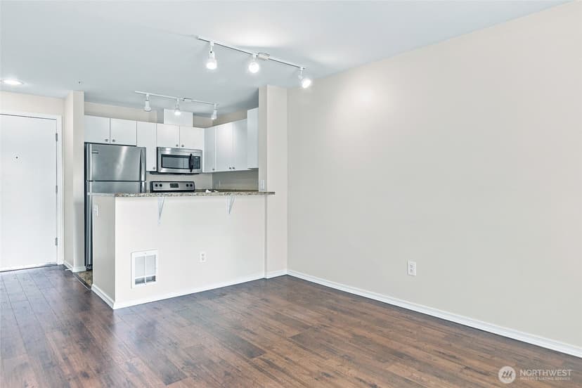 Property photo for 323 Queen Anne Avenue N #510, Seattle photo 11