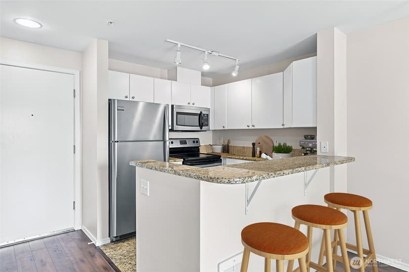 Property photo for 323 Queen Anne Avenue N #510, Seattle photo 12