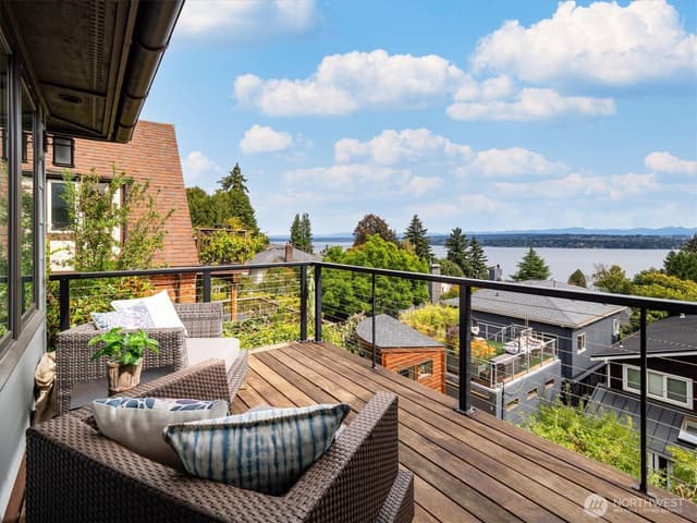 Property photo for 1110 36th Avenue, Seattle photo 2