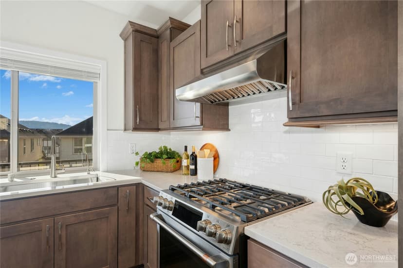 Property photo for 1085 6th Walk NE, Issaquah photo 13