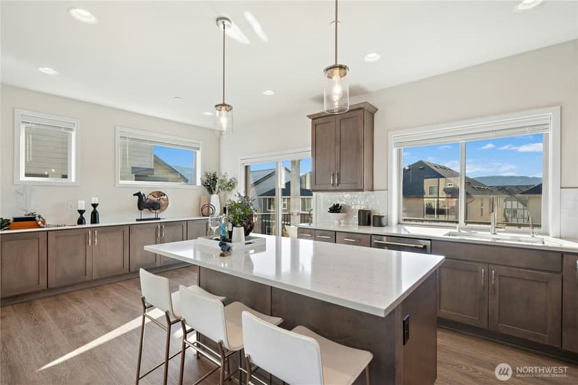 Property photo for 1085 6th Walk NE, Issaquah photo 12