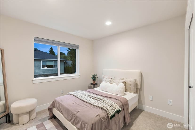 Property photo for 14325 5th Avenue W, Lynnwood photo 32
