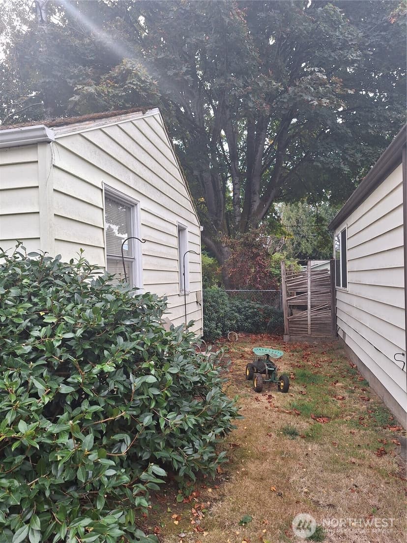 Property photo for 5647 38th Avenue SW, Seattle photo 13