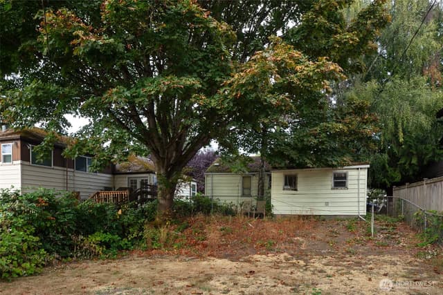 Property photo for 5647 38th Avenue SW, Seattle photo 3