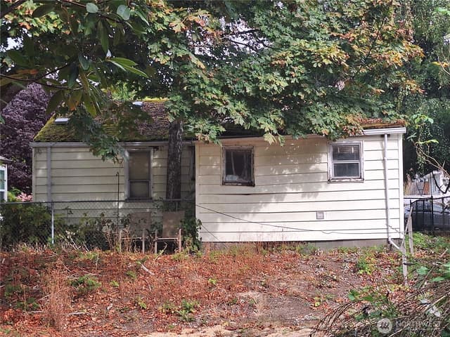 Property photo for 5647 38th Avenue SW, Seattle photo 2