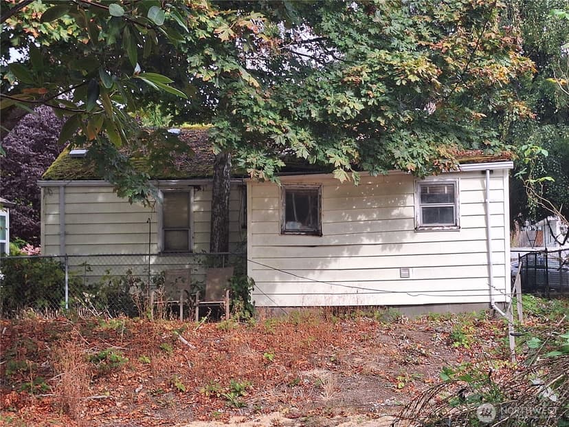 Property photo for 5647 38th Avenue SW, Seattle photo 2