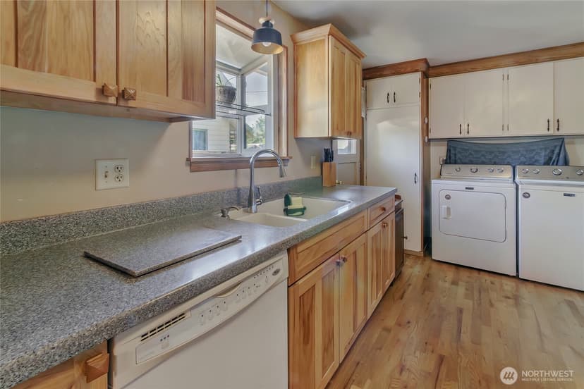 Property photo for 1512 5th Avenue SW, Puyallup photo 6
