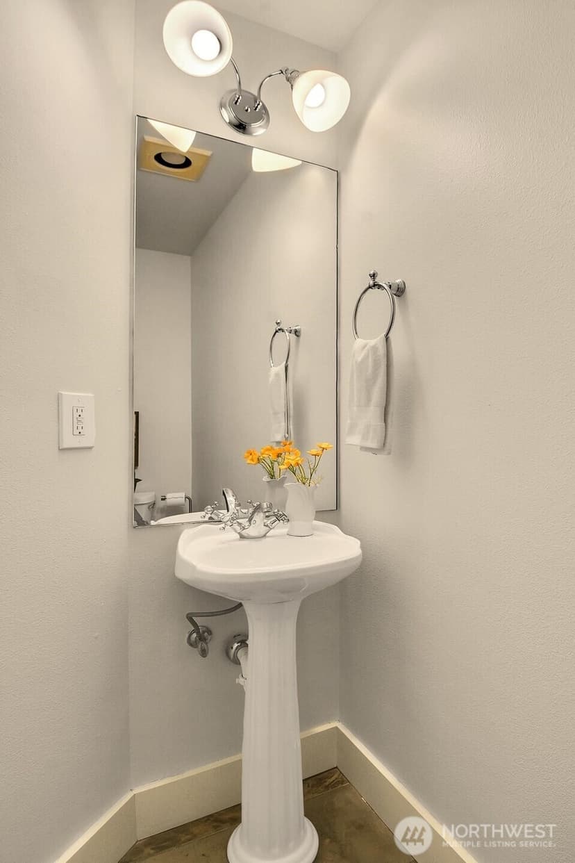 Property photo for 3835 A Interlake Avenue N, Seattle photo 7
