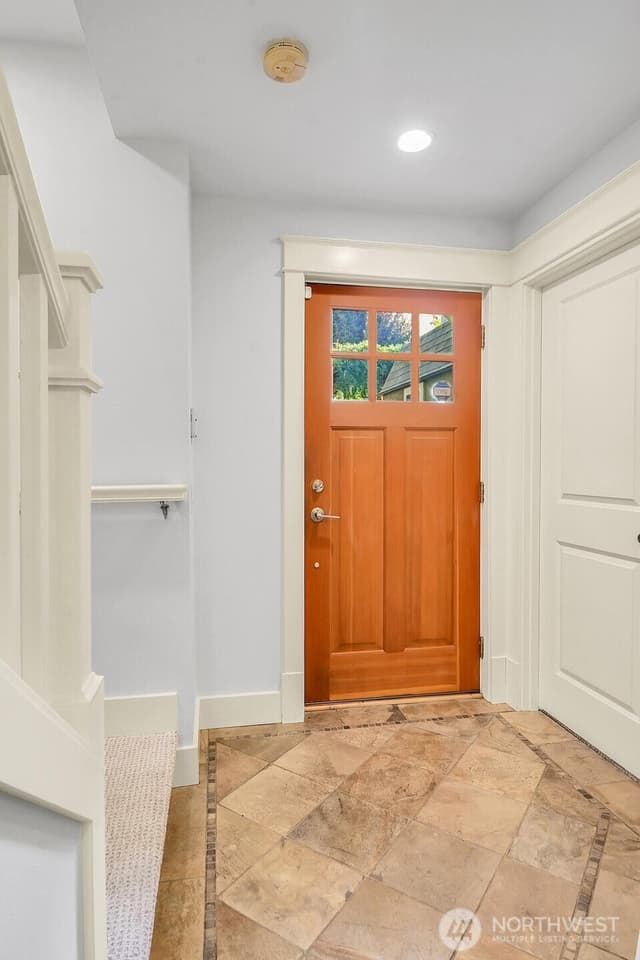 Property photo for 3835 A Interlake Avenue N, Seattle photo 4