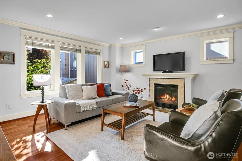 Property photo for 3835 A Interlake Avenue N, Seattle photo 8