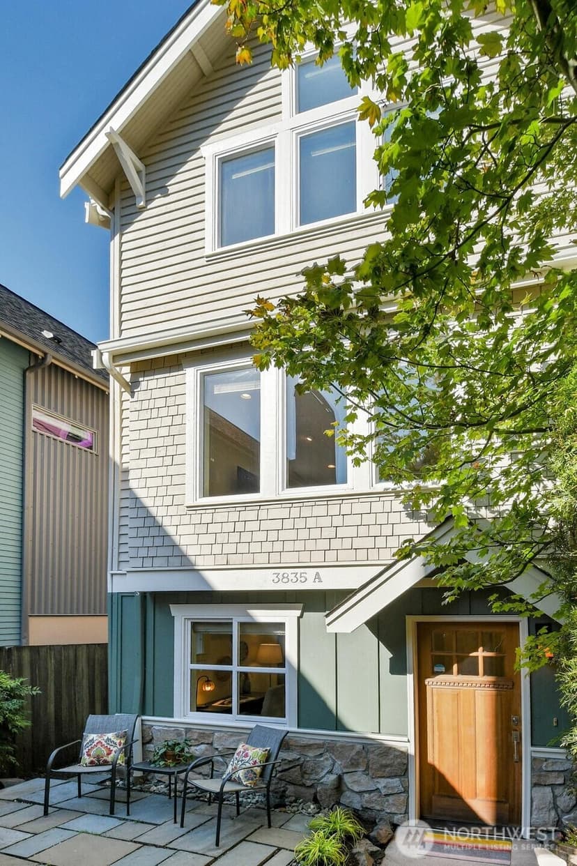 Property photo for 3835 A Interlake Avenue N, Seattle photo 2