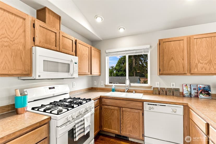 Property photo for 714 144th Street SW, Lynnwood photo 9