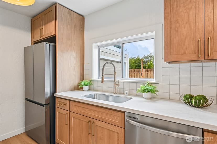 Property photo for 10522 22nd Avenue E, Tacoma photo 13