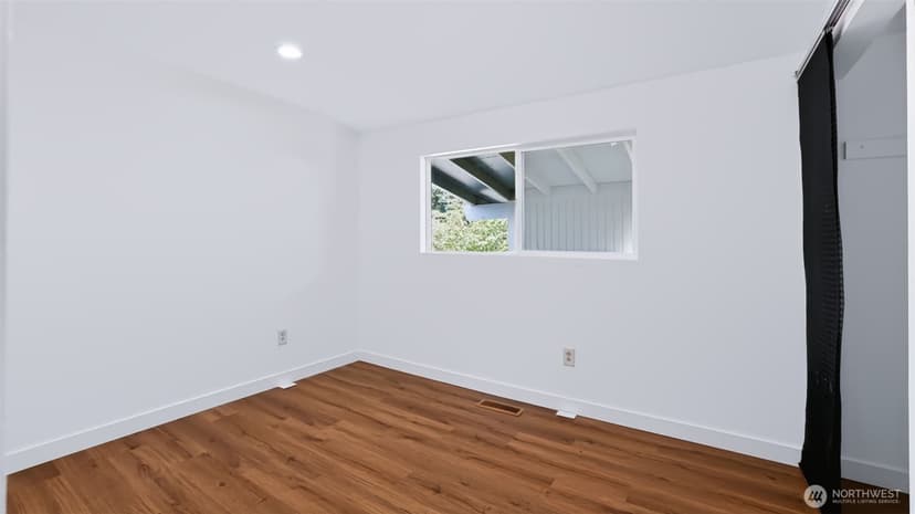 Property photo for 21416 99th Avenue S, Kent photo 18