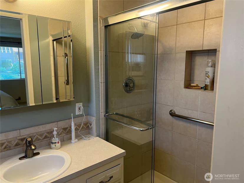 Property photo for 6817 129th Place SE, Bellevue photo 7