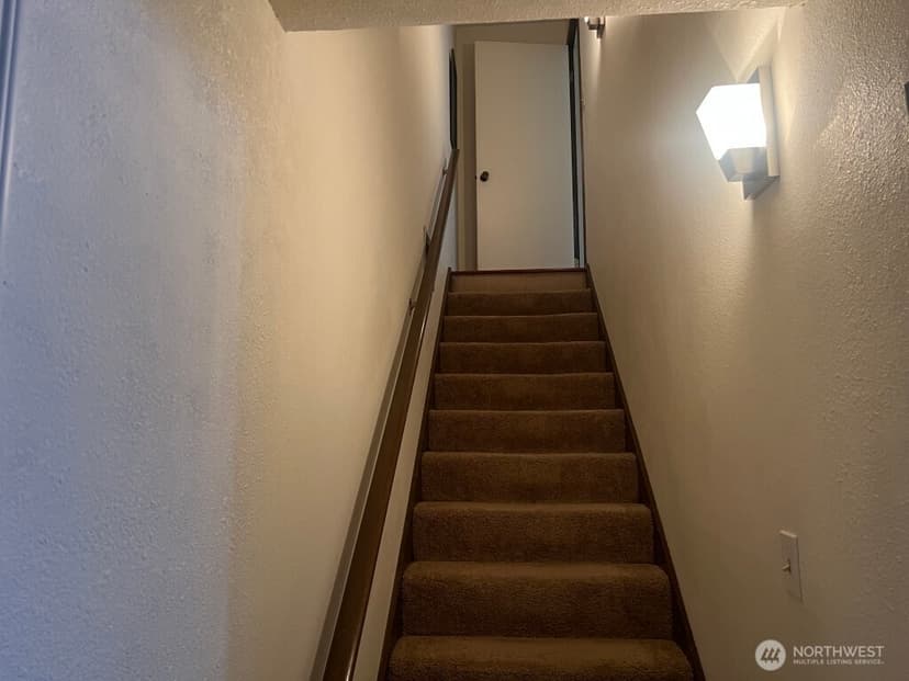 Property photo for 6817 129th Place SE, Bellevue photo 5
