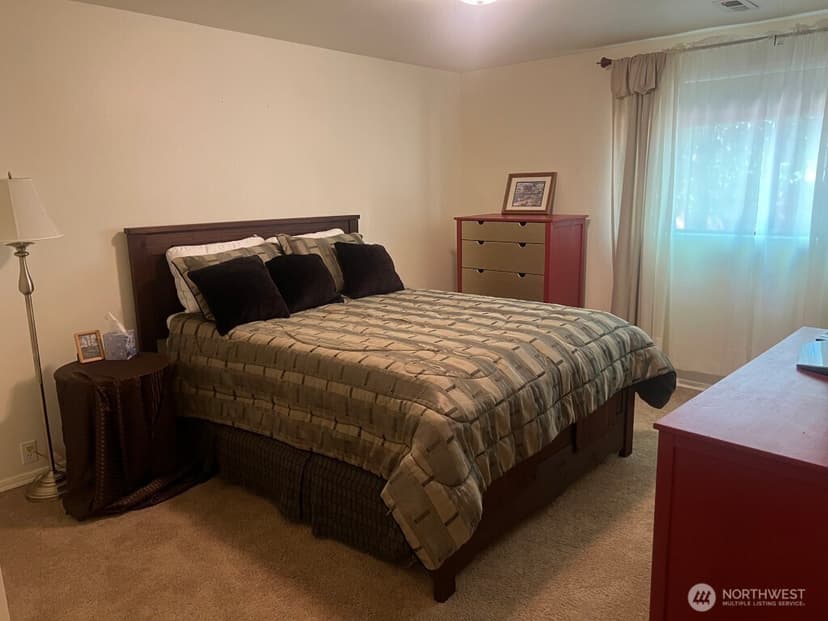 Property photo for 6817 129th Place SE, Bellevue photo 3
