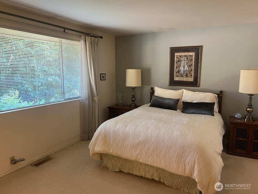 Property photo for 6817 129th Place SE, Bellevue photo 9