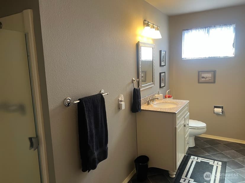 Property photo for 6817 129th Place SE, Bellevue photo 4