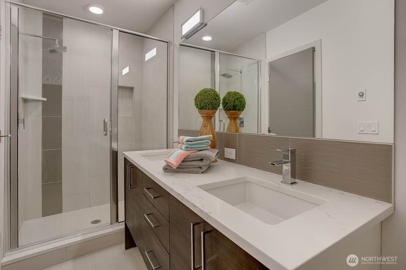 Property photo for 7459 Woodlawn Avenue NE #A, Seattle photo 14