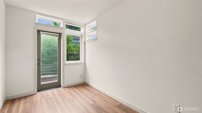 Property photo for 7459 Woodlawn Avenue NE #A, Seattle photo 19