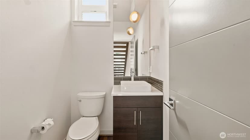 Property photo for 7459 Woodlawn Avenue NE #A, Seattle photo 10