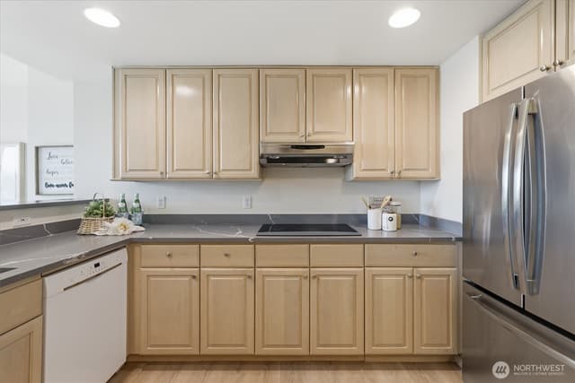 Property photo for 177 107th Ave NE #1204, Bellevue photo 4